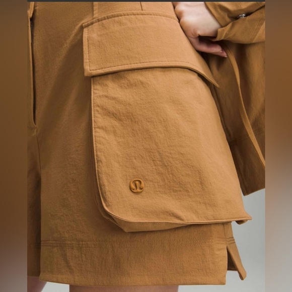 Lululemon Relaxed-Fit Super-High-Rise Cargo Short 4" in Bold Beige - Picture 4 of 7
